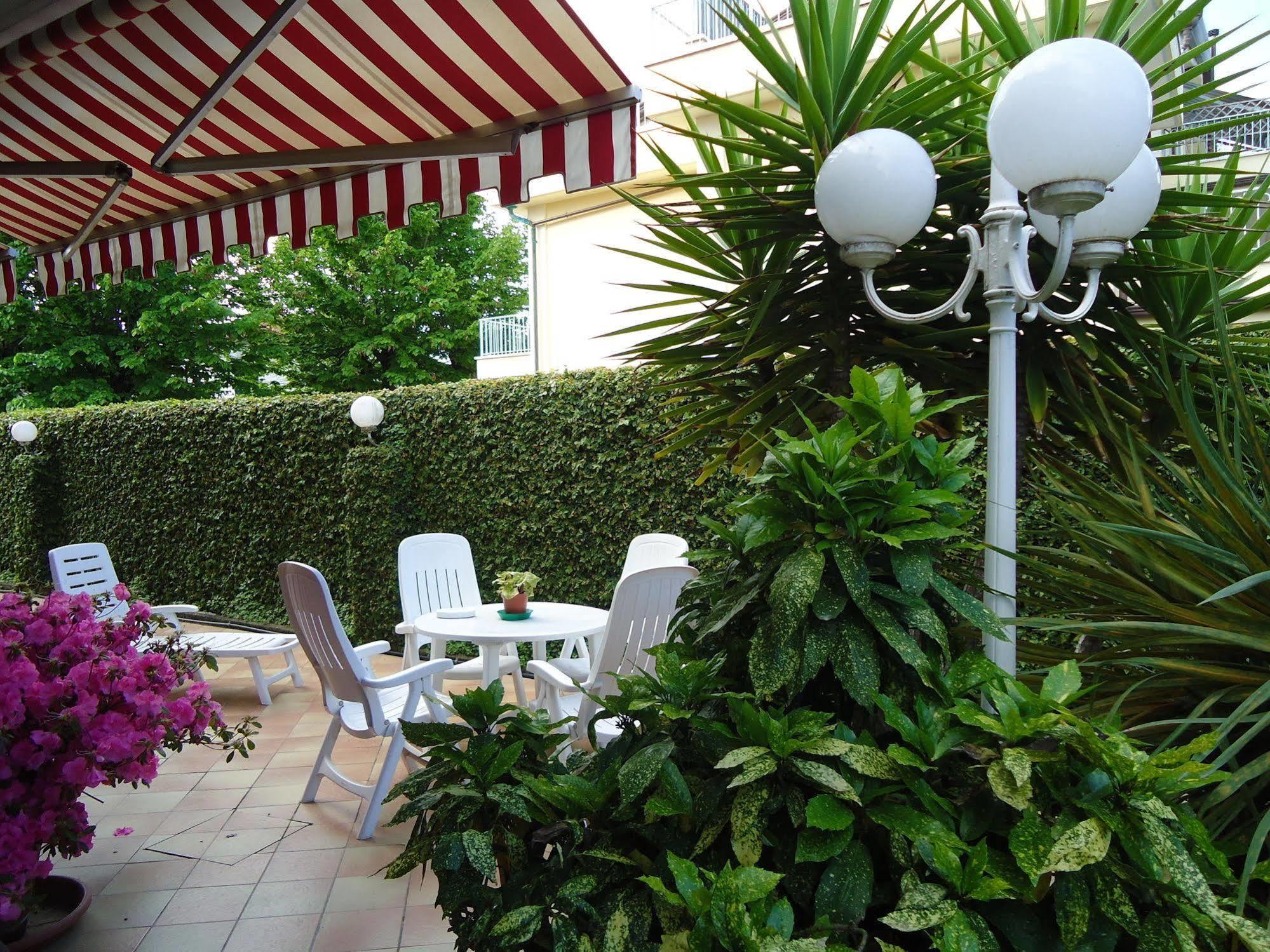 Hotel Matilde Marina di Massa Dış mekan fotoğraf